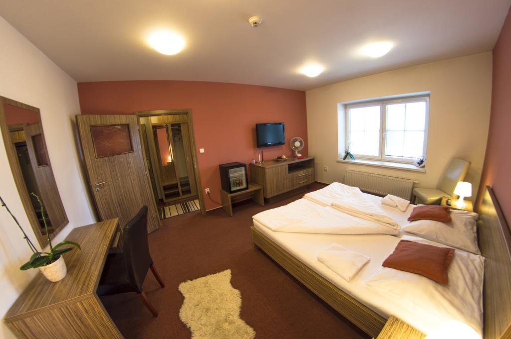 Wellness Hotel Hukvaldy Polopenze A Wellness V Cene Pribor Exterior photo
